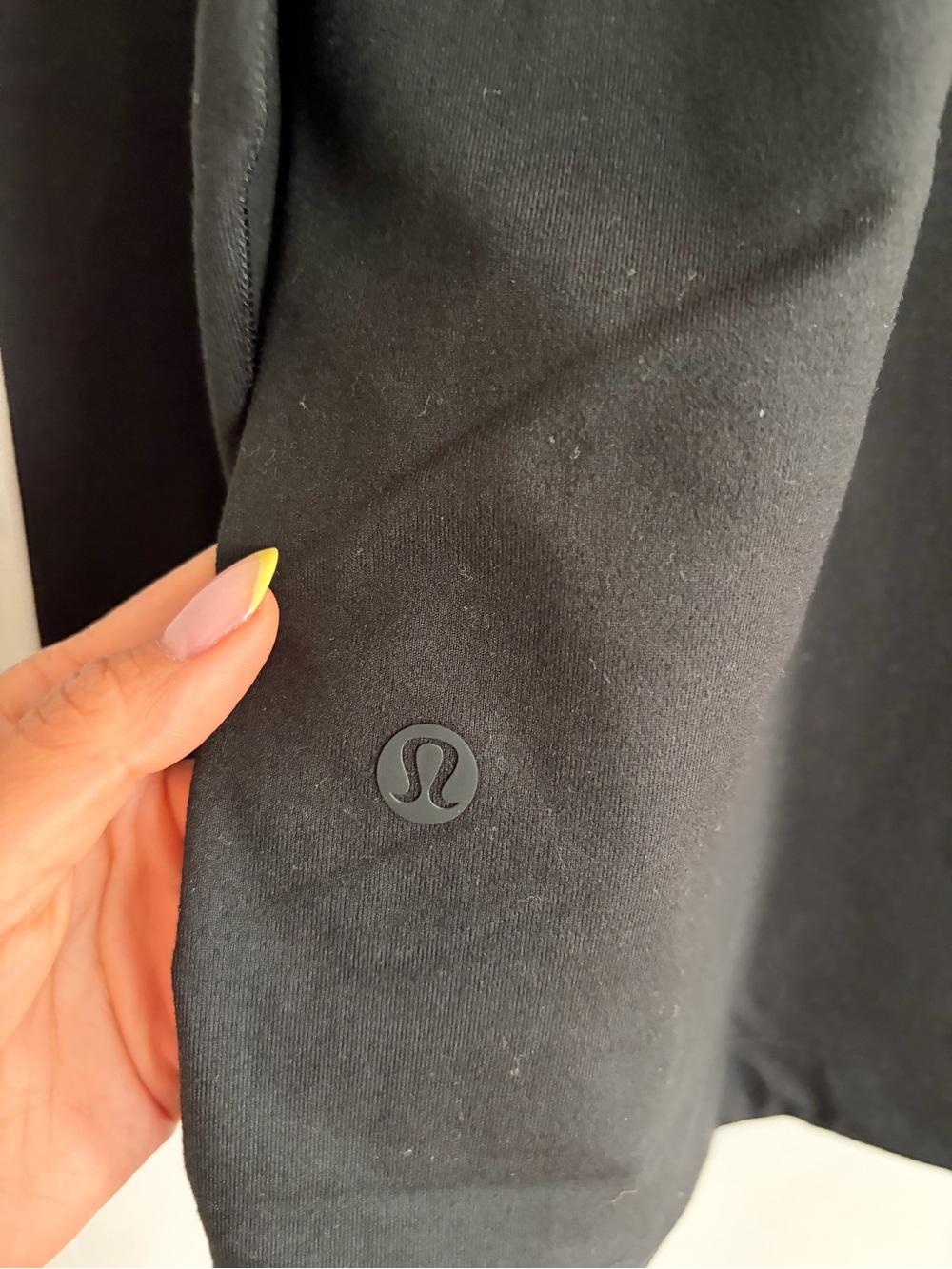 LULULEMON ATHLETICA Men’s Soft Jersey Long Sleeve Shirt - Black - Picture 3 of 3